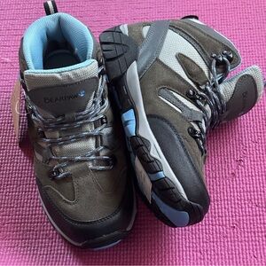 🐻 BearPaw Gray Suede Hiking Boots - Wide 🐻